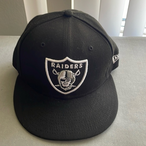Raiders fitted hat size 6 7/8 - Picture 1 of 3